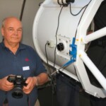 Artärven uusi teleskooppi
Heimo Paakkari tutustui uuteen Astrofox 36" putkeen
28.7.2007 Artjärvi Kuva: Marko Kämäräinen