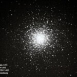20.8.2007 klo 0.53
Pallomainen tähtijoukko M13 sijatsee Herkuleen tähtikuvion suunnalla. Yksi tähtitaivaan hienoimmista kohteista
Messier 13 20.8.2007 Lahti klo 0.53 Meade 16" LX200 GPS Canon EOS 350D Valotus 1min, ISO 1600 Kuva: Marko Kämäräinen