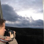 5.5.2008 klo 21.50
Ilmakehän salamointia ei tällä chasella esiintynyt kun oli sen verran kylmäkin +4.6 C. Lippis lähti silti päästä!
5.5.2008 klo 21.50 Ursan tähtitornilla Kuva: Jukka Suurhasko