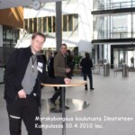 10.4.2010 Kumpulassa
Valtakunnallinen Ursa ry ja Ilmatieteen laitos järjestävät aika ajoin myrskybongaus koulutusta. Keväällä 2010 sellainen oli Helsingin Kumpulassa jossa Lahtelaisia oli myös paikalla.
Kuva: Marko Kämäräinen