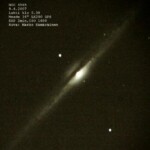 Galaksin sivuprofiili
Kuvassa sivuprofiili NGC 4565 spiraaligalaxista. Linnunrata, oma koti galaksimme näyttäisi tiettävästi samalta jos sitä pääsisi näin katsomaan
NGC 4565 9.4.2007 Lahti klo 0.38 Meade 16" LX200 GPS Canon EOS 350D, exp 2min Kuva: Marko Kämäräinen
