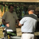 Työpaja
Kari Laihia neuvottelee työpajassa
4.8.2006 klo 10.03 Kuva: Marko Kämäräinen, Töysä