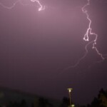 8.8.2010 klo 22.33
Ukkosrintama meni yli Tuuloksesta. Canon EOS 1000D
Kuva: Hannu Lepola