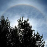 Halo klo 10.24
Kuvassa näkyy 22 asteen kaari Auringon ympärillä kuvattuna Mannerheiminkadulta etelään päin. Canon 590A IS
Kuva: Marko Kämäräinen