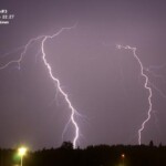 8.8.2010 klo 22.27
Hämeenlinnan Tuuloksesta kauppakeskuksen pihalta. Myrskybongaus tiimi liikkeellä. Canon EOS 40D.
Kuva: Marko Kämäräinen