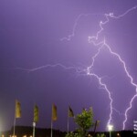 8.8.2010 klo 22.33
Baltian yltä tuli ukkonen. Canon EOS 40D.
Kuva: Marko Kämäräinen