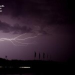 8.8.2010 klo 23.09
Kauppakeskuksen valot Tuuloksessa olivat jo sammuneet salamanlyönnistä. Canon EOS 40D.
Kuva: Marko Kämäräinen