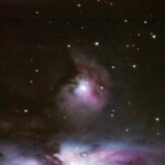 Orionissa
Kuvassa näkyy Messier 43, joka on kuuluisan Orionin suuren kaasusumun M42 yläpuolella.
26.2.2006 Asikkala klo 20.03 Meade 16" LX200 GPS Pentax *ist D Exp 238s. ISO 800 Kuva: Jyrki Keski-Jylhä