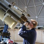 Teleskoopissa oltava asianmukainen suodatin auringon tarkkailuun
Lahden Ursan tähtitornilla Kesä 2004