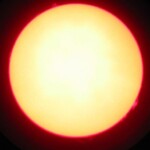 21.5.2005
Huomio kannattaa kiinnittää Auringon kiekon reunoille. Aurinkoa ei saa havainnoida ilman asianmukaisia suodattimia.
Kuva: Marko Kämäräinen, Lahti