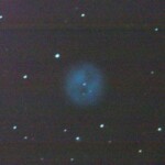 Planetaarinen sumu
Pöllösumu on tuhoutuneen tähden jäänne
7.3.2006 Asikkala. Pentax Ist*d 540s. ISO 800 Meade 16" LX200 GPS-SMT Kuva: Jyrki Keski-Jylhä