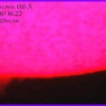 Auringon purkauksia H-alphan valossa
DayStar H-alpha 0,6Å
10.6.2000 klo 16.22 Kuva: Jorma Koski & Juhani Salmi