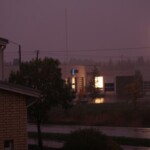 - Iltahämärä testikuva. Canon F 5.6, 75mm ja 300mm, 1/8s ISO 100
Kuva: Hannu Lepola