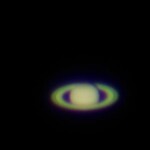 24.2. 2005
Saturnus planeetta on yksi aurinkokunnan näyttävimmistä kohteista sen renkaiden takia. Renkaat ovat pientä jää-ja kivimurskaa.
Lahti, Ursan tornilla 24.2. 2005 klo 21.33 Canon PowerShot A95, exp 1s. Kuva: Marko Kämäräinen